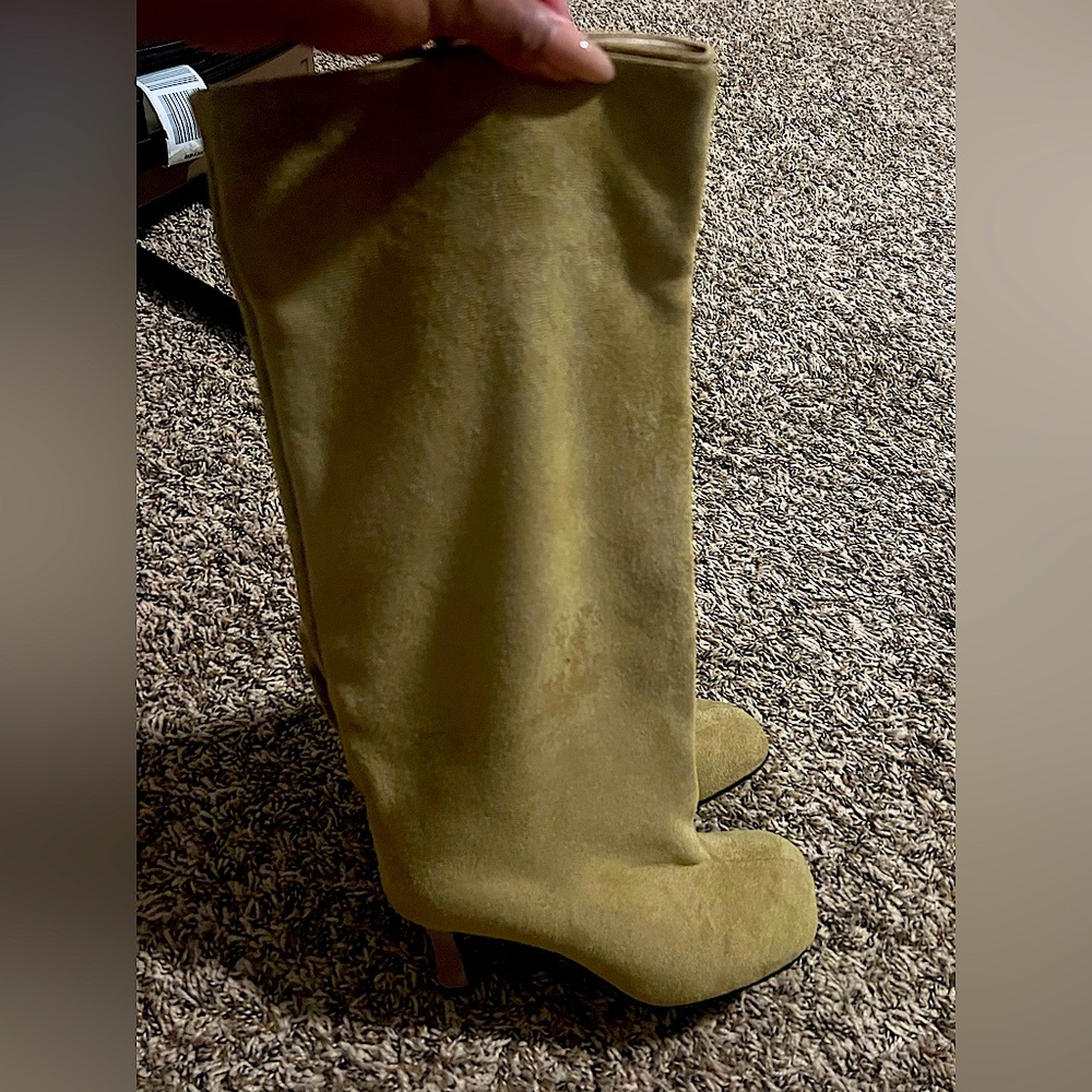 Elegant Tan Women's Boots